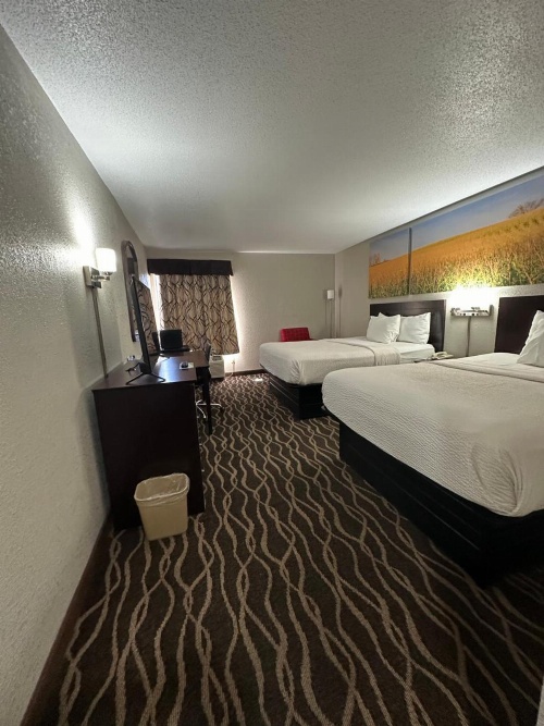 Days Inn & Suites by Wyndham Casey image 1