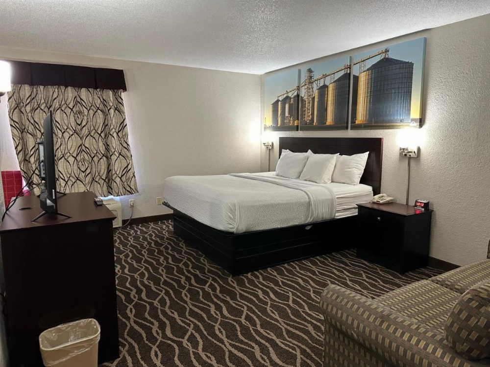 Deluxe King Room - Non-Smoking